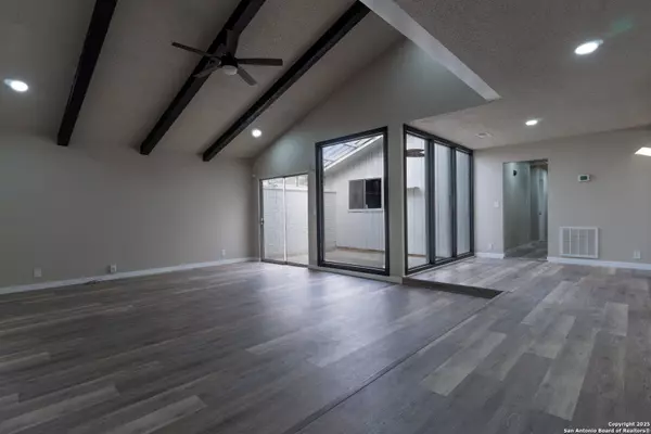 Windcrest, TX 78239,5202 Metcalf