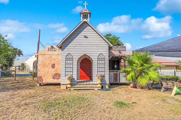 431 Avenue F, Poteet, TX 78065