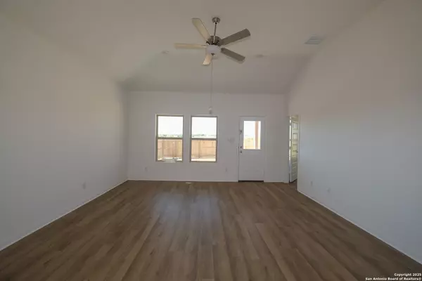 Converse, TX 78109,10430 White Hart Lane