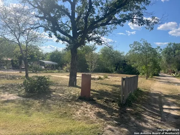 Uvalde, TX 78801,736 Juarez