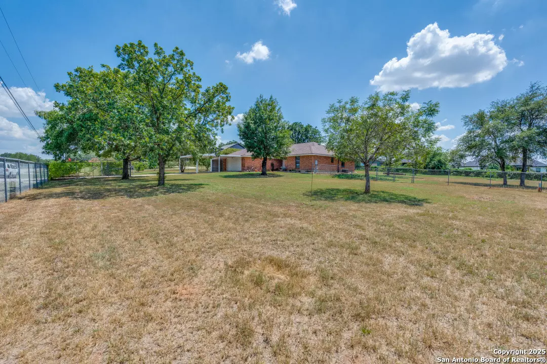 La Vernia, TX 78121,124 Country