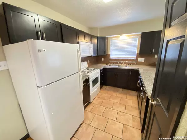 San Antonio, TX 78209-6746,211 NATALEN AVE UNIT 205