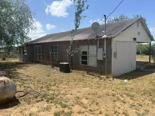 508 Hickory, Jourdanton, TX 78026