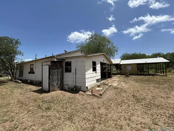 Jourdanton, TX 78026,508 Hickory