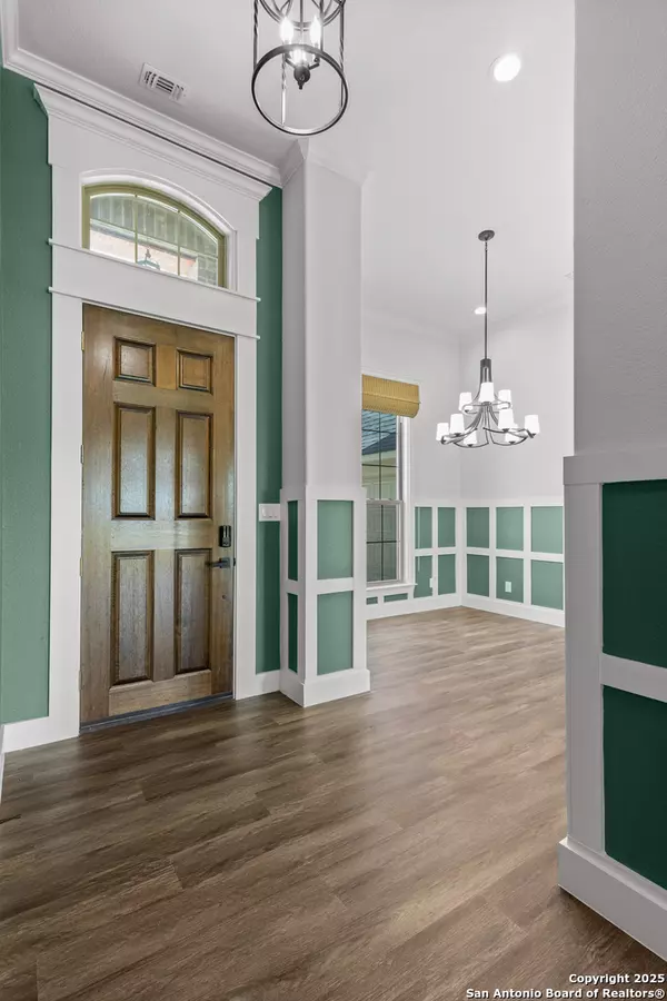 Devine, TX 78016,1204 Devine