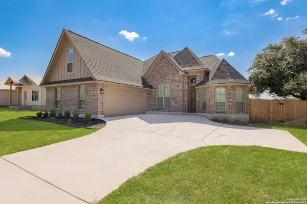 1204 Devine, Devine, TX 78016