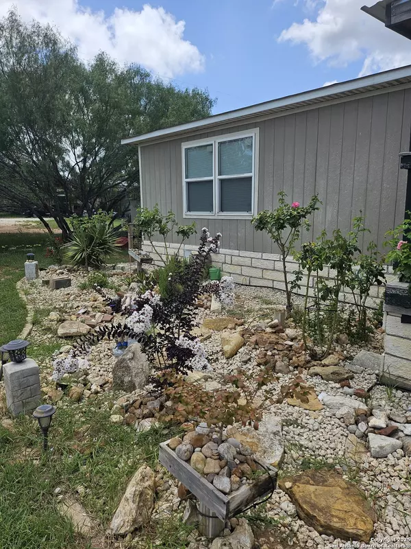 Adkins, TX 78101,11916 sulphur springs