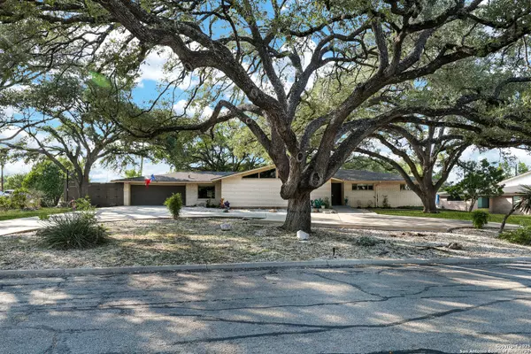 Castle Hills, TX 78213,101 gardenview