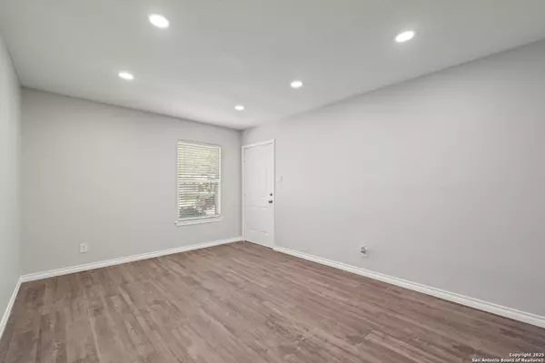 San Antonio, TX 78227,7058 Greenberry