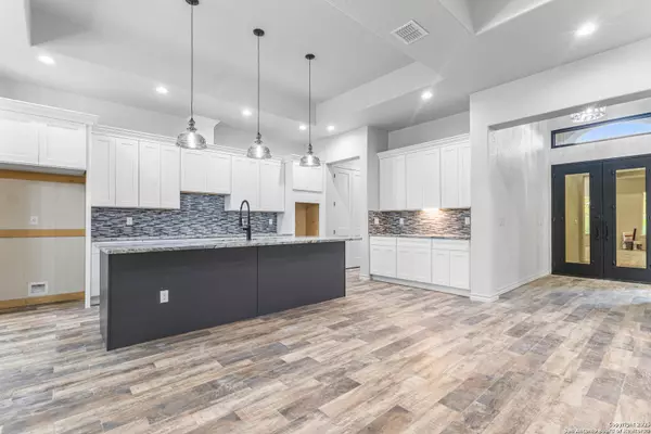 Natalia, TX 78059,114 CR 6875