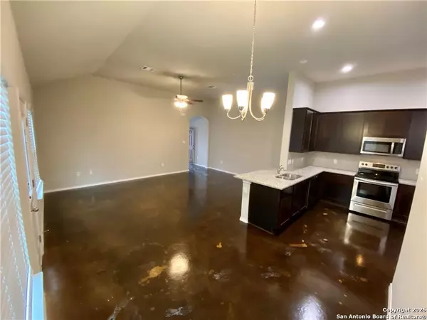 Seguin, TX 78155,1505 lucille