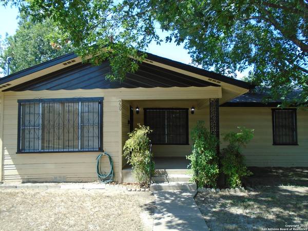 739 theo,  San Antonio,  TX 78225