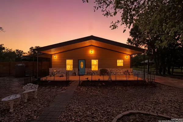 Kingsland, TX 78639,712 LINK DR