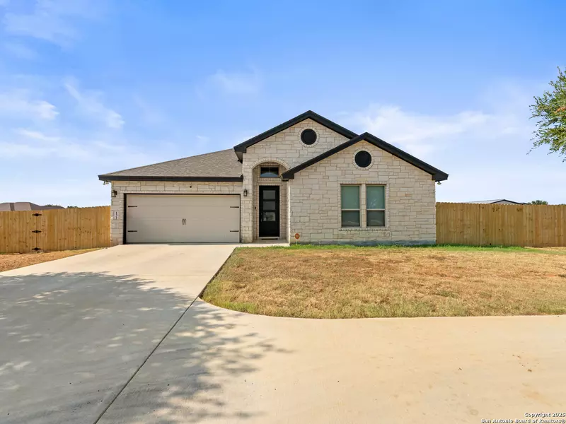 132 medium meadow, Lytle, TX 78052