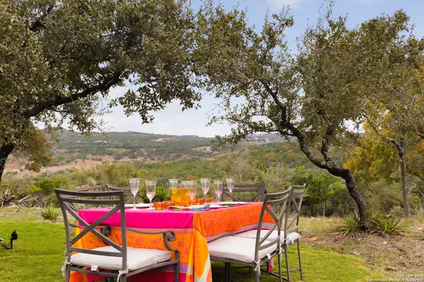 2900 STAGECOACH RANCH LOOP, Dripping Springs, TX 78620