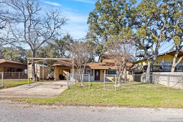 1075 Driftwind, Canyon Lake, TX 78133