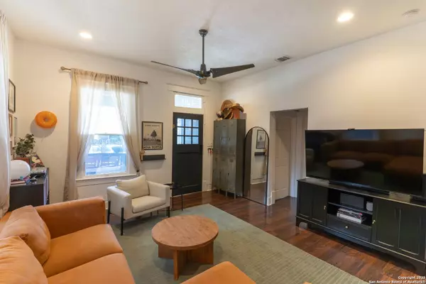 San Antonio, TX 78210,420 Devine