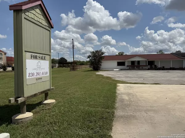 Floresville, TX 78114,1920 10th