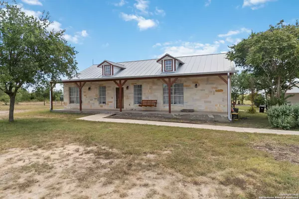 Castroville, TX 78009,136 County Road 5781