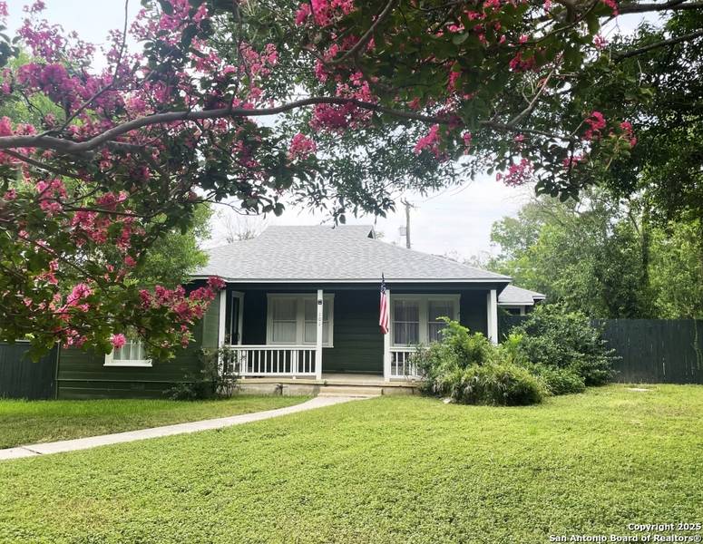 101 Charles Rd, Terrell Hills, TX 78209
