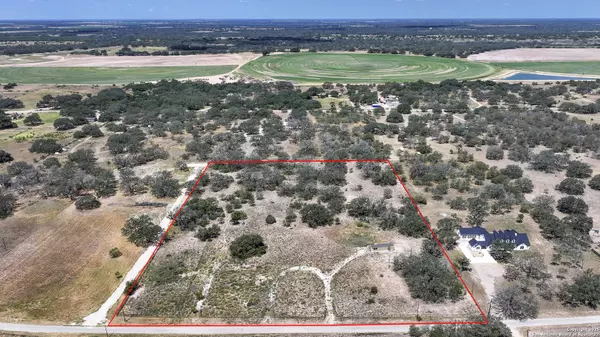 461 Blossom Dr, Poteet, TX 78065
