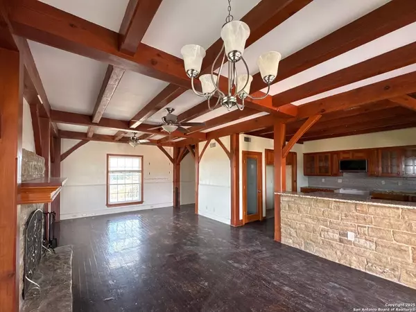 Castroville, TX 78009,1485 Country Ln