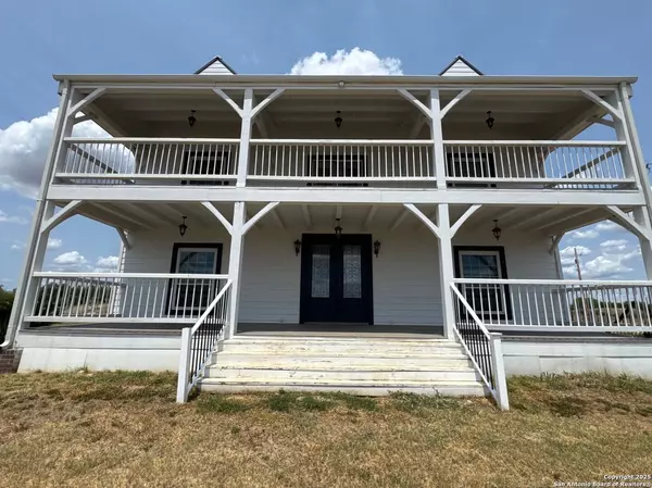 1485 Country Ln, Castroville, TX 78009