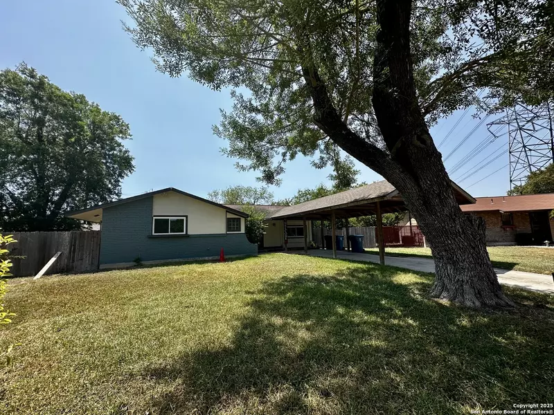 5038 John Young, San Antonio, TX 78219