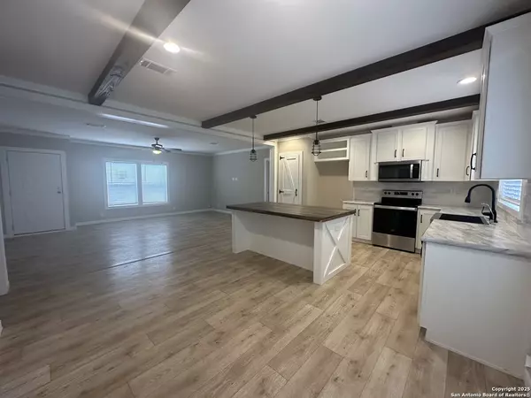 Lakehills, TX 78063,105 Joel