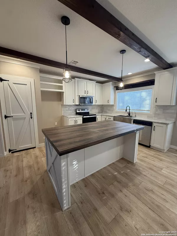 Lakehills, TX 78063,105 Joel