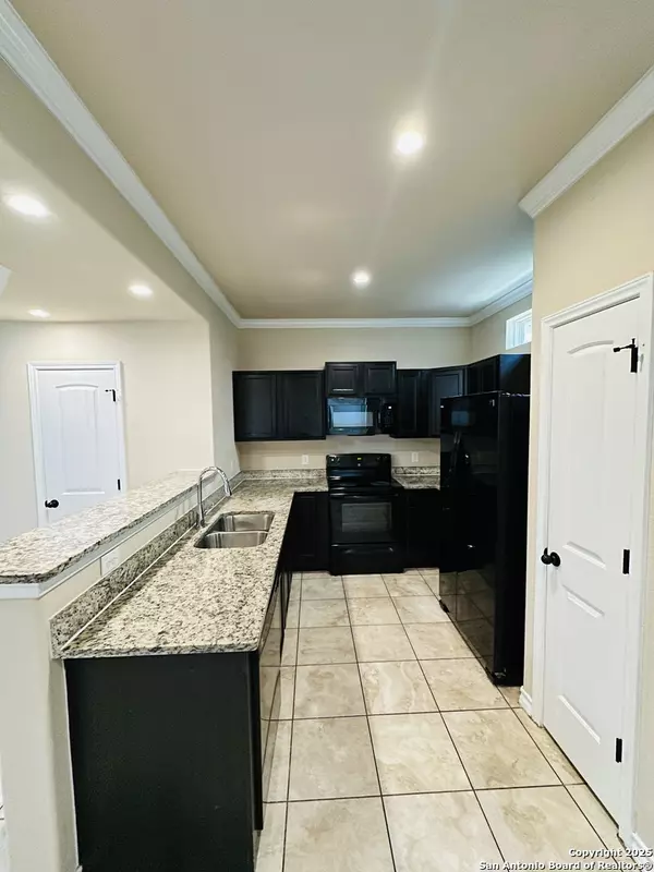 San Antonio, TX 78244,7002 Lakeview #102