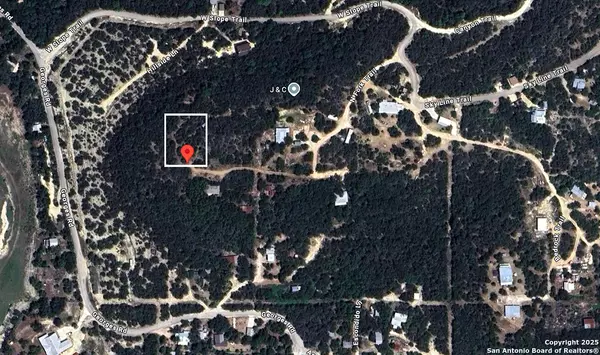 42ND St, Lakehills, TX 78063