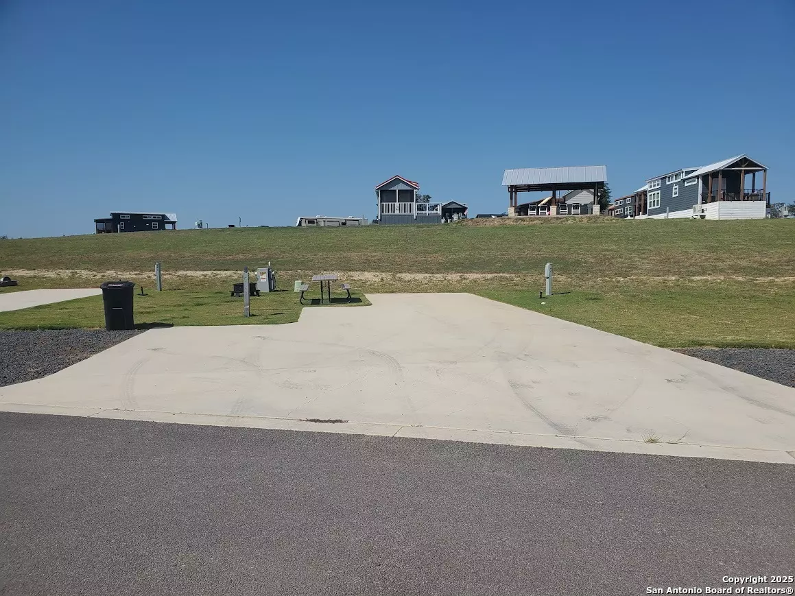Fredericksburg, TX 78624,5386 Ranch Road 1376 #142