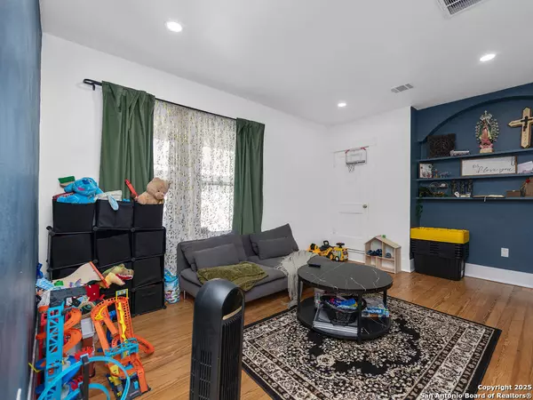 San Antonio, TX 78201,940 mulberry