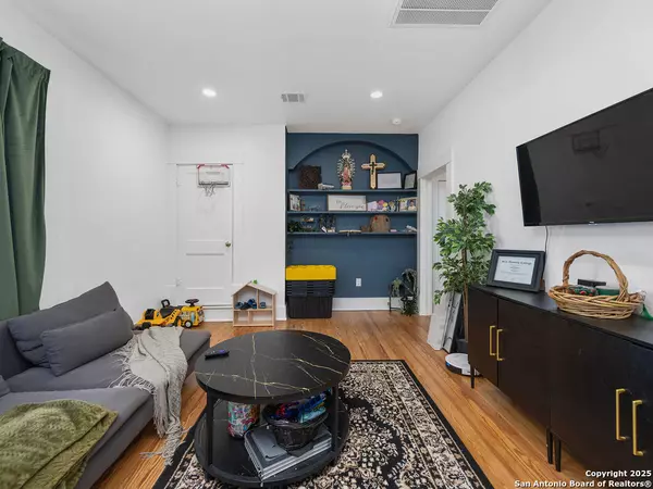 San Antonio, TX 78201,940 mulberry