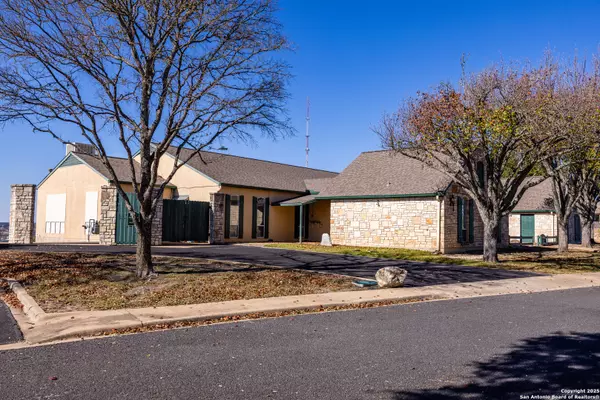 Kerrville, TX 78028,2025 Balmoral Drive