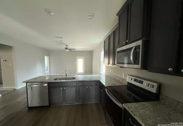 Converse, TX 78109,9311 Bennett Frst