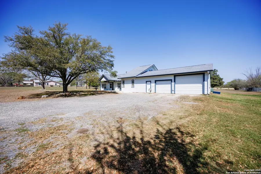 641 Weber, Seguin, TX 78155