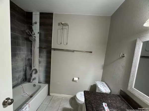 Kirby, TX 78219,815 Hickory Hill Dr.