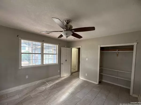 Kirby, TX 78219,815 Hickory Hill Dr.