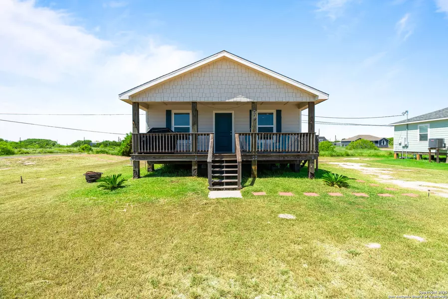 274 Post Oak Ln, Rockport, TX 78382