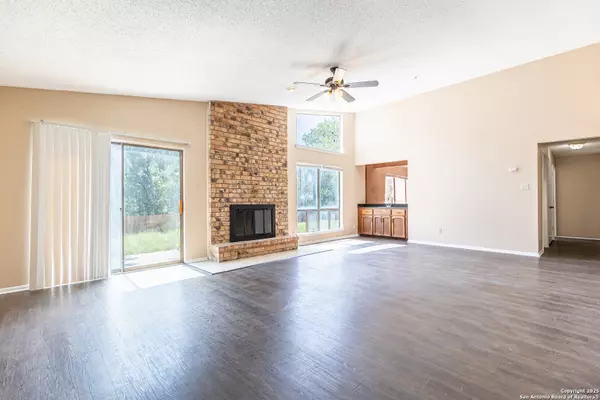 San Antonio, TX 78247,5814 pineway