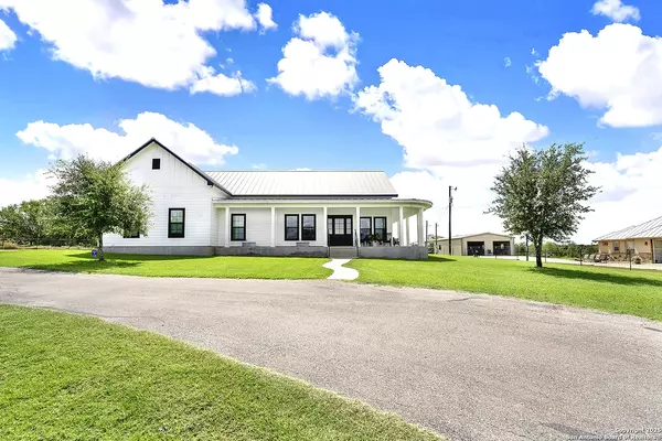 149 County Road 256, Floresville, TX 78114