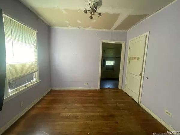 San Antonio, TX 78201,1534 el monte