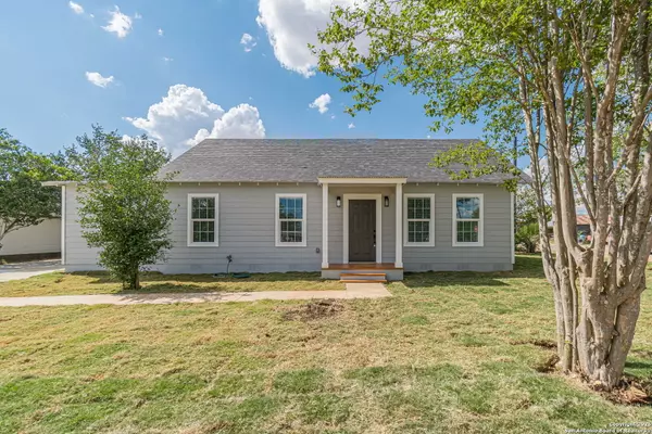 915 Olive, Jourdanton, TX 78026