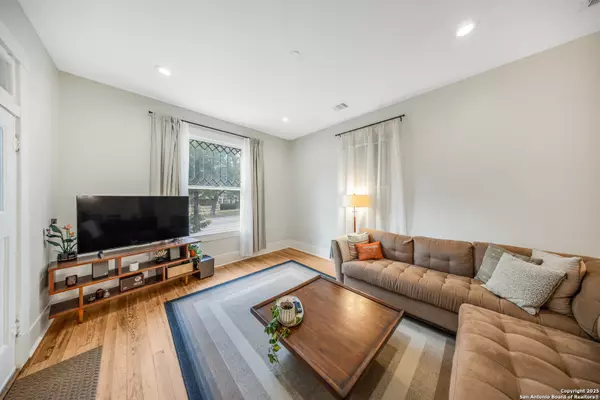 San Antonio, TX 78212,509 Mistletoe Ave