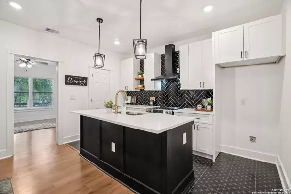547 Rigsby, San Antonio, TX 78210
