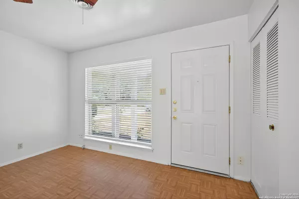 Universal City, TX 78148,121 Rosewood