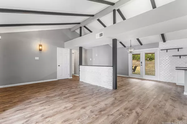 San Antonio, TX 78227,330 Whitecliff