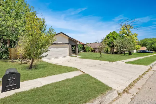 Live Oak, TX 78233,7637 Antique oak